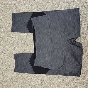 Lululemon Grey/black leggings women's sz 4 phone pockets, 23" inseam